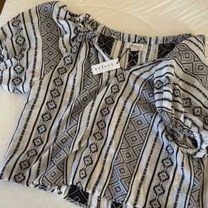 Women’s geometric black and white top
